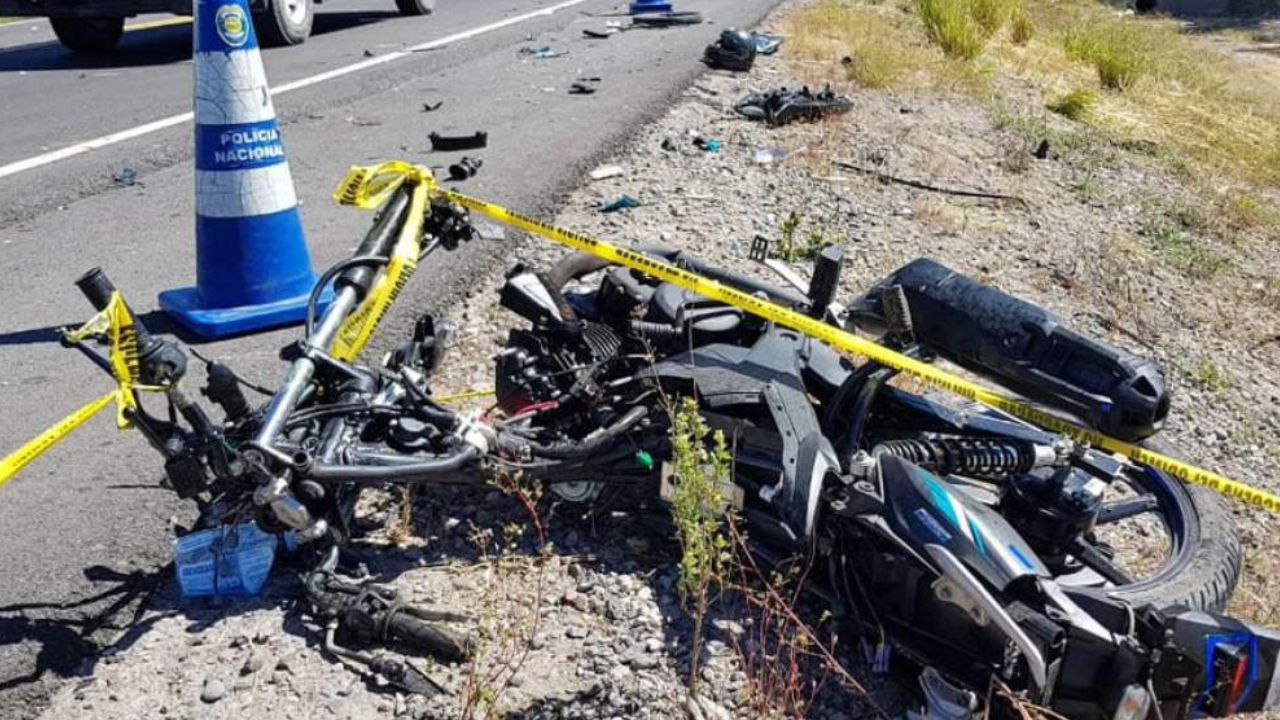Motociclista muere al realizar zigzag para esquivar retén policial en Atlántida