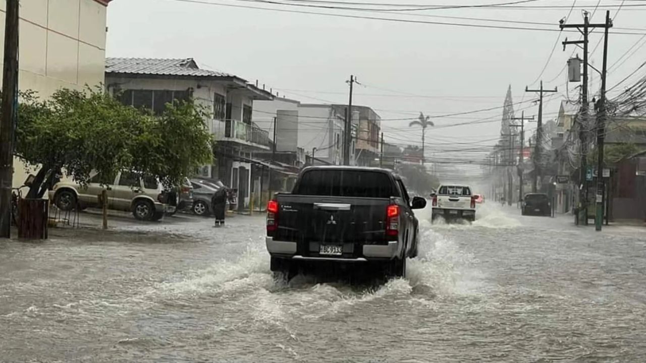 En alerta verde estos departamentos de Honduras por oleaje alto y lluvias