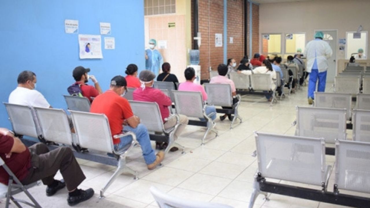 Unos 10 mil médicos hondureños enfrentan el desempleo; muchos optan por emigrar: CMH