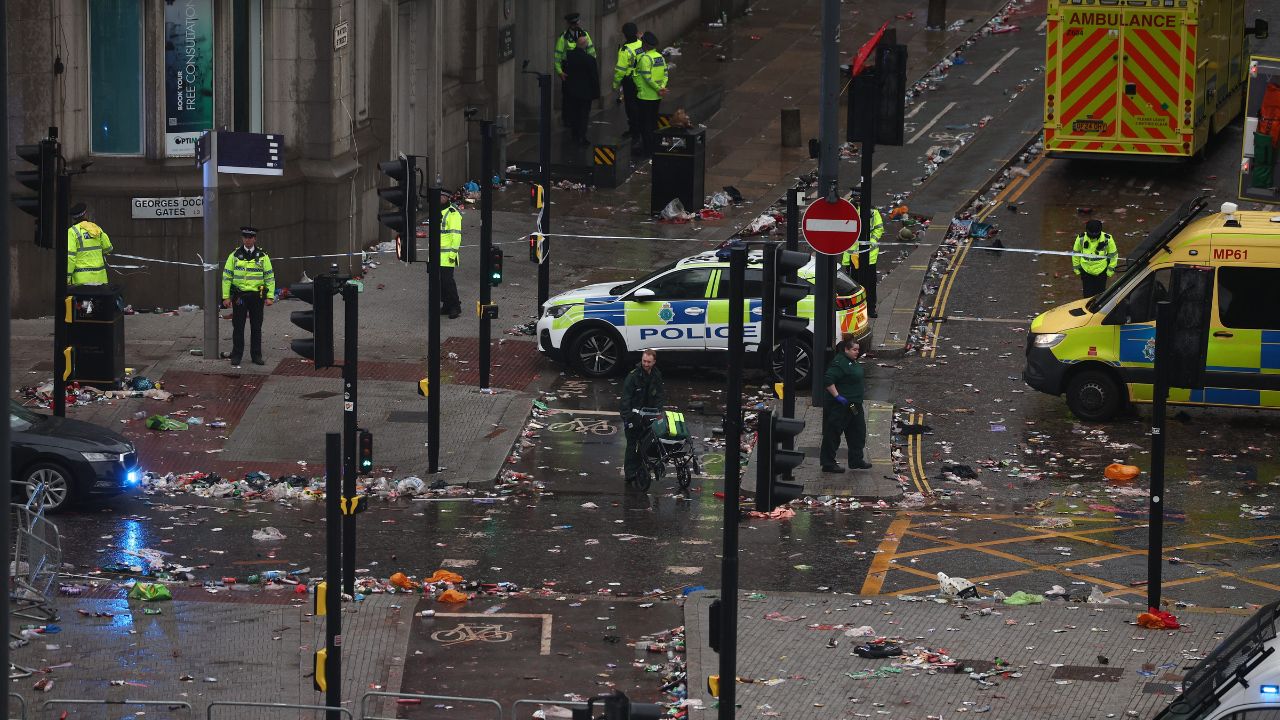 Atropello masivo deja más de 50 heridos durante celebración de fans del Liverpool