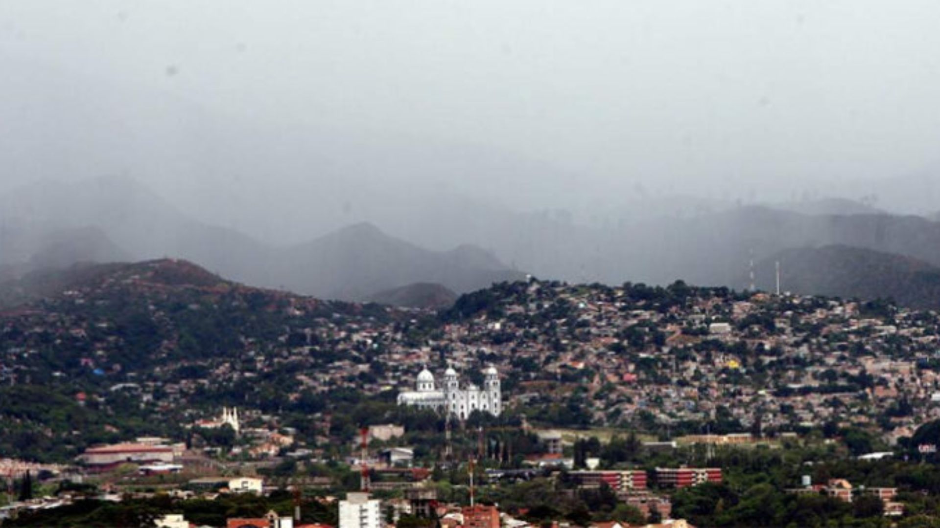 Zonas de Honduras que recibirán lluvias este sábado por paso de una onda tropical