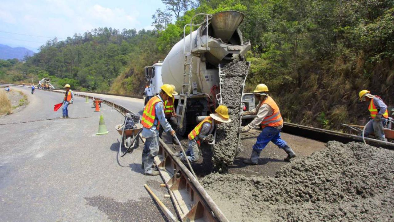 Constructoras reclaman pago de deuda millonaria al Estado por obras públicas