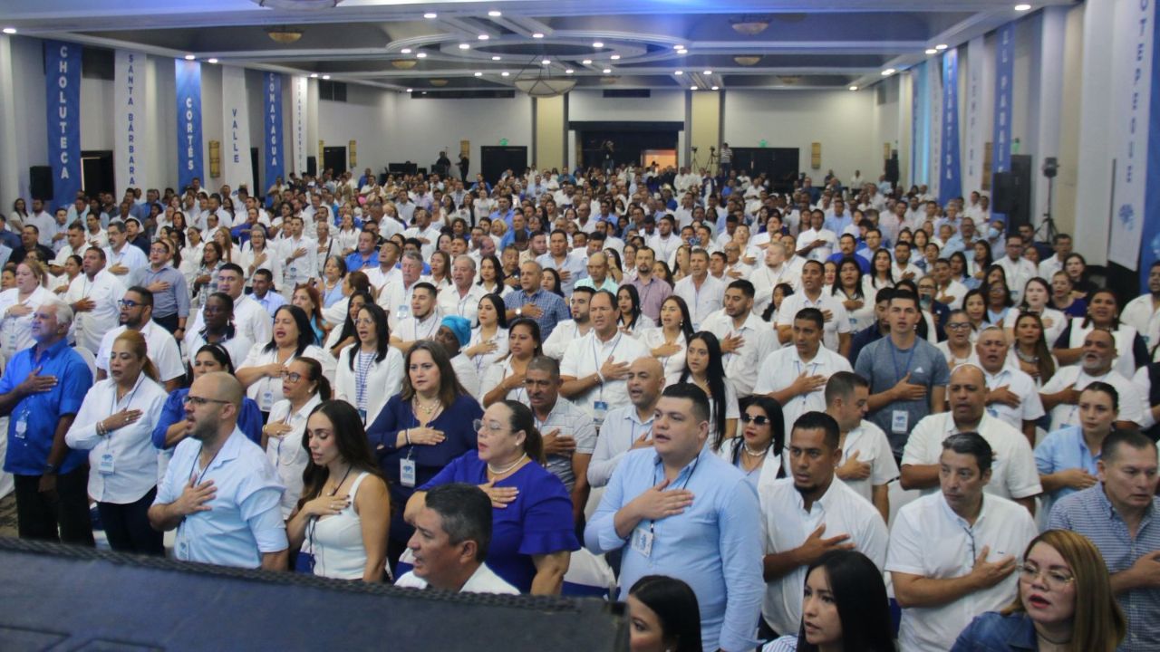 'Juntos vamos a transformar a Honduras': Asfura en la convención del Partido Nacional