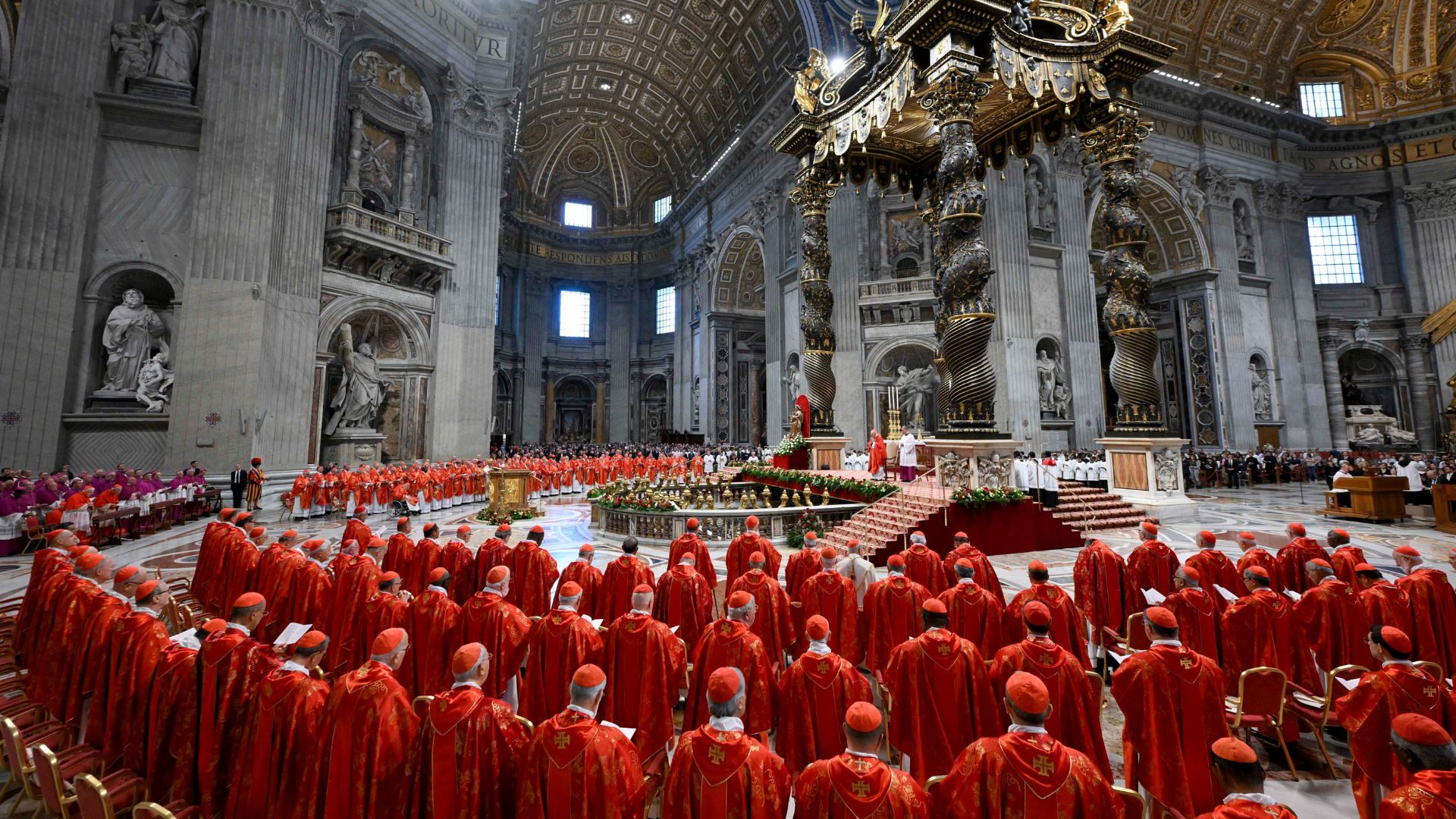 Cardenales juran secretividad: todo listo para el cónclave