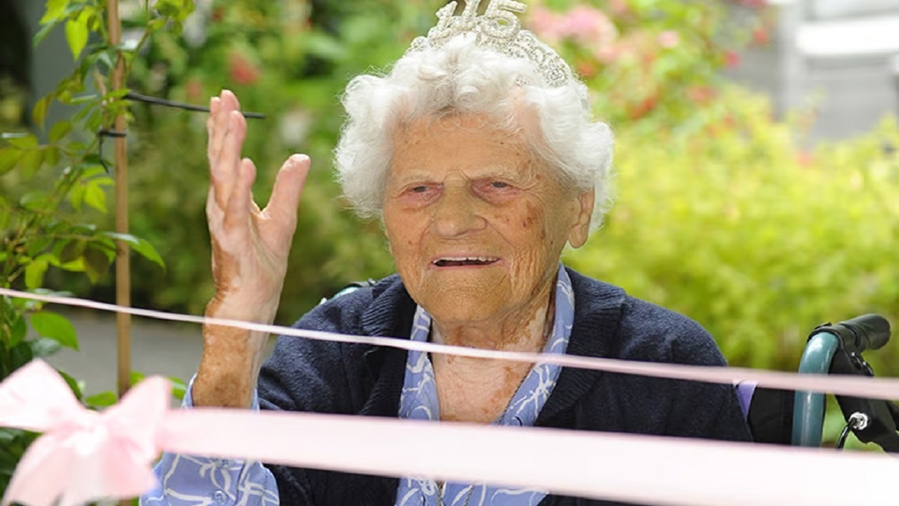 Ethel Caterham, una dama británica, es ahora la persona más longeva del mundo