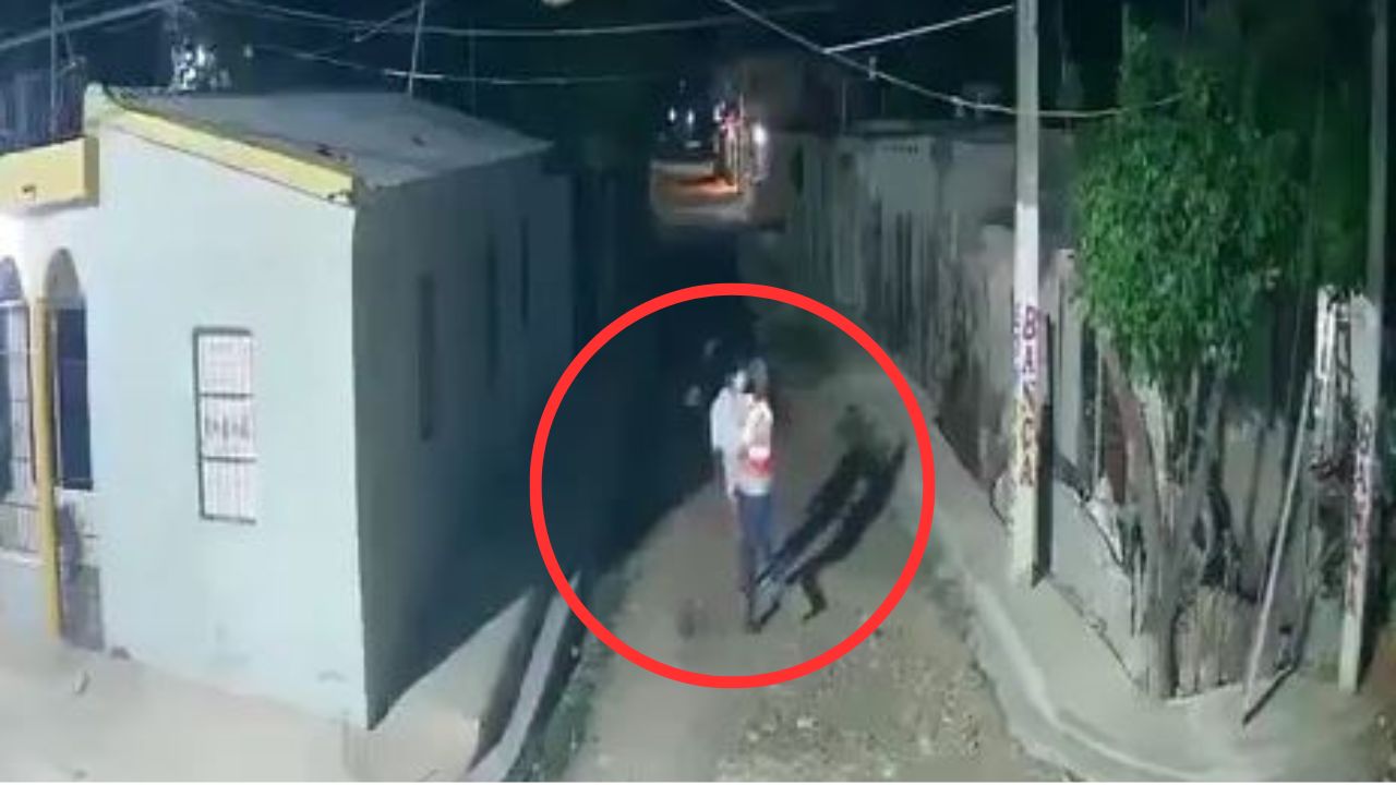 Video capta cuando hombre golpea a su amigo y lo deja en coma por robarle