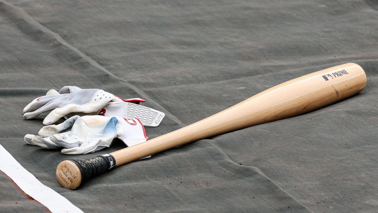 Hombre es arrestado por matar a su hijo de 12 años con un bate de béisbol