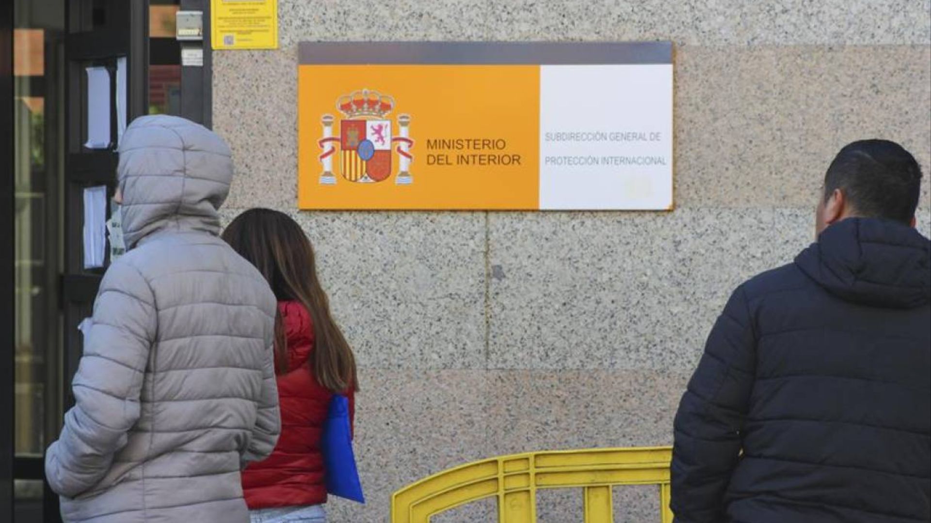 España hace reformas para regularizar a inmigrantes: ONG expresan reservas