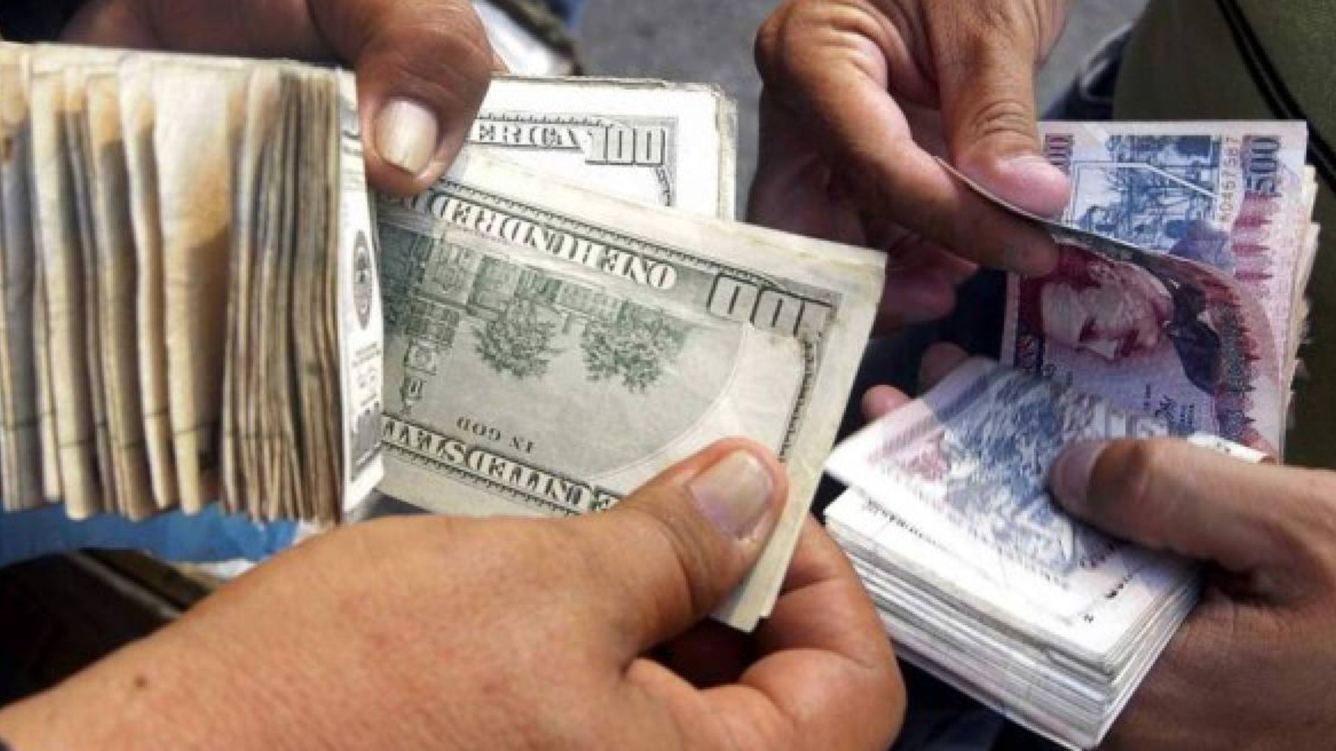 'Familias sienten el impacto': economistas advierten acelerado deslizamiento del lempira