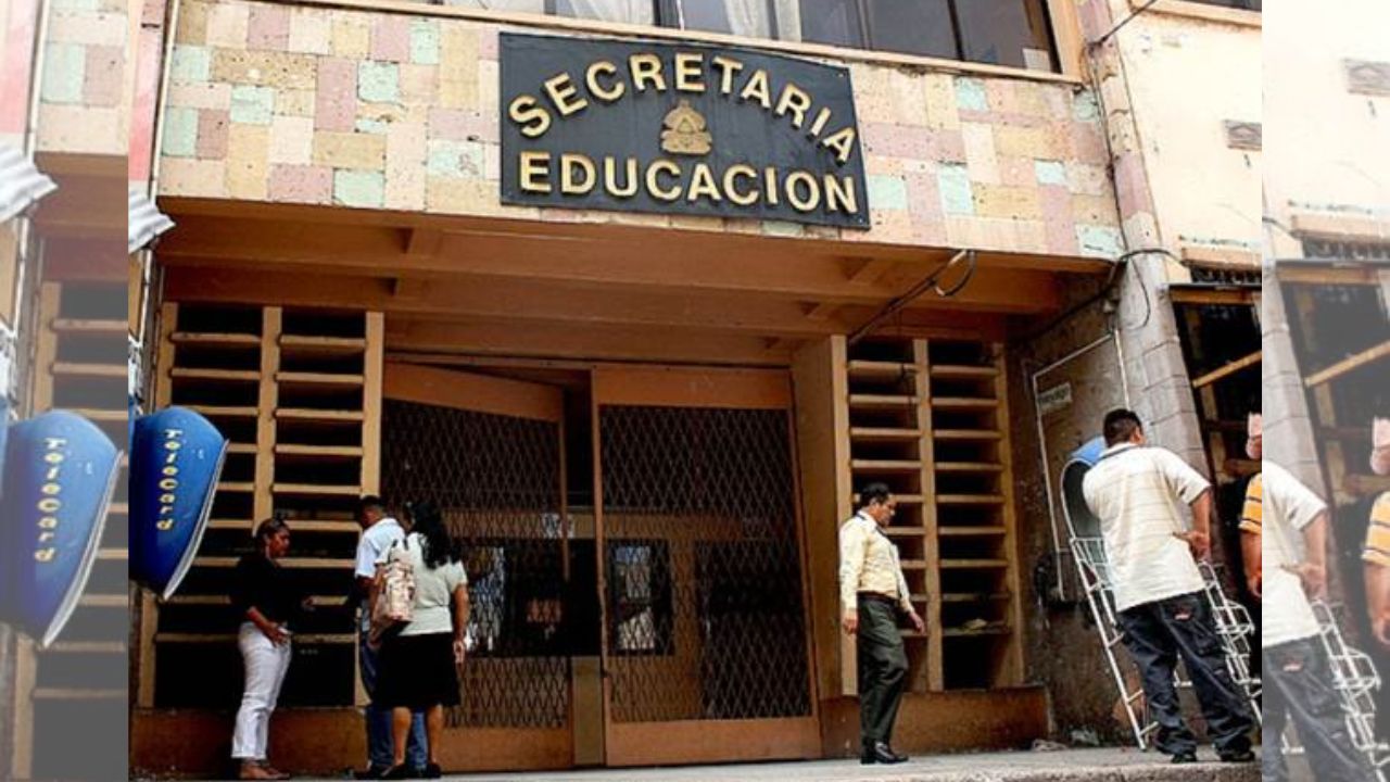 Lectura de libro El Golpe 28-J 'no es obligatoria', afirma Educación