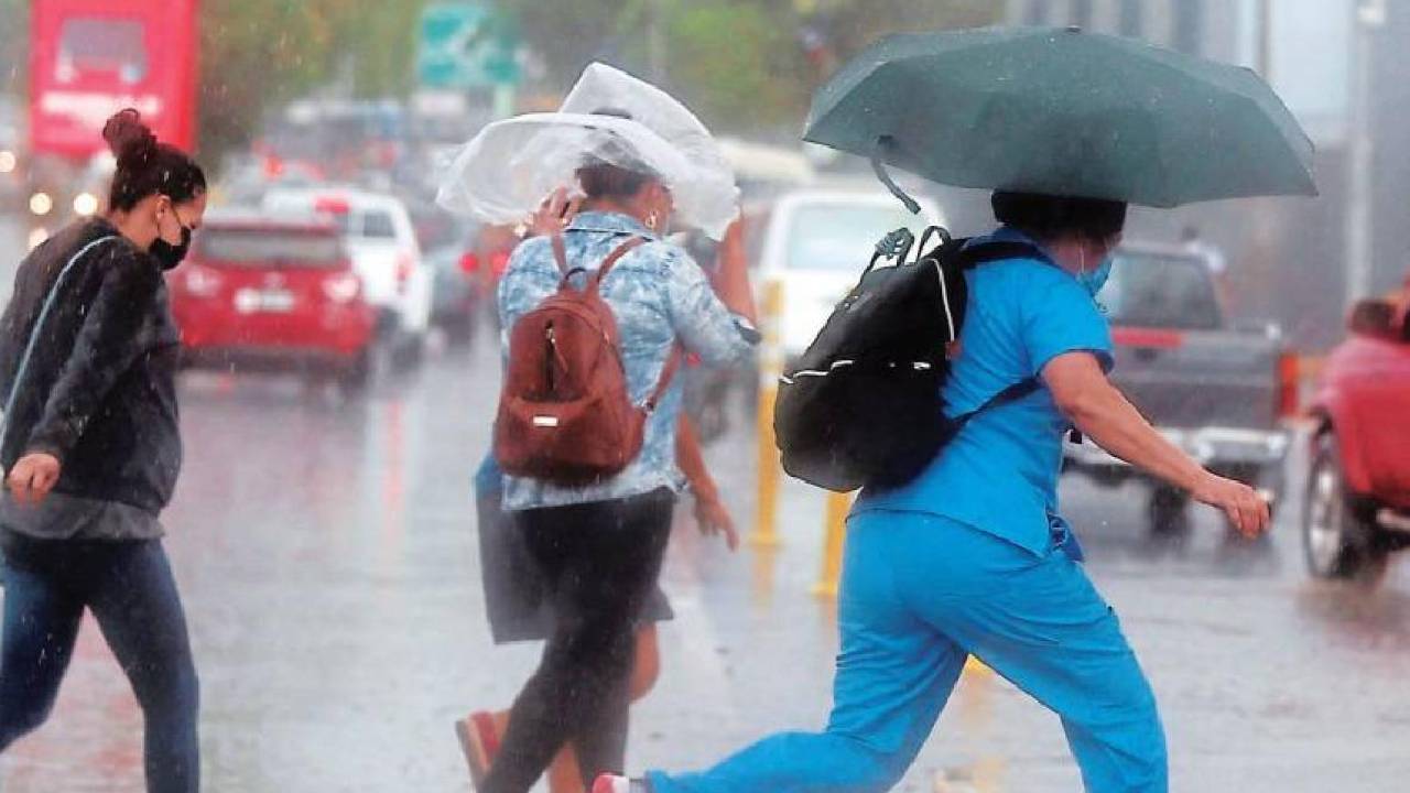 Anuncian constantes lluvias el resto de 2025 en estas dos regiones de Honduras