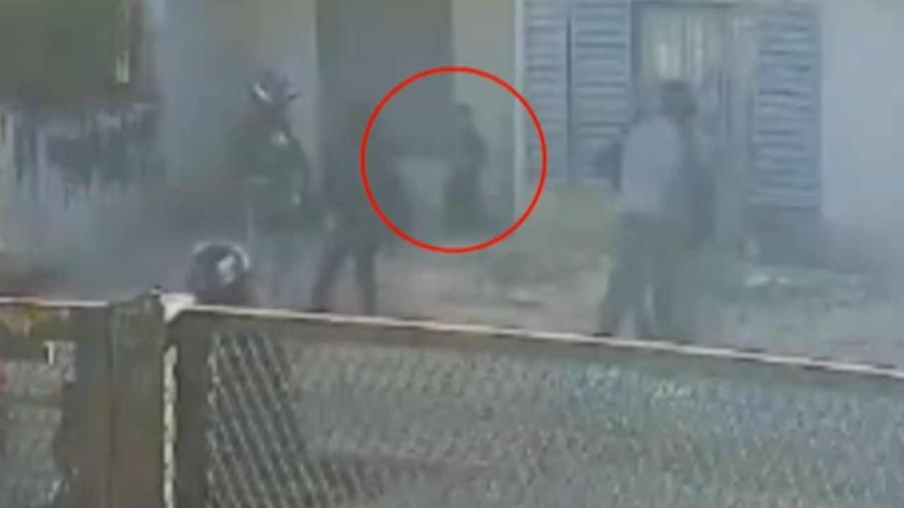 VIDEO: Ladrones apuntan con pistola a niño de 3 años durante asalto a su padre