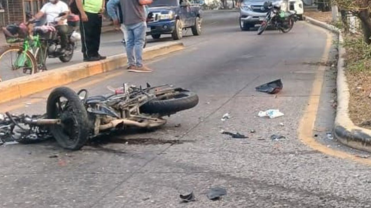 'No midió la distancia': Guardia en moto muere al intentar realizar retorno en SPS