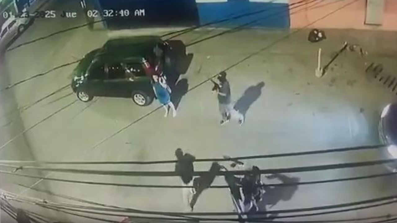 VIDEO: A punta de pistola y del pelo sacan a mujer de su carro en Comayagüela