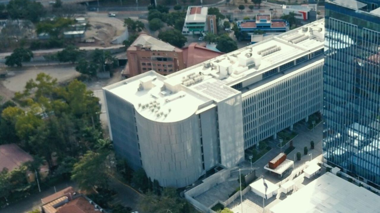 Tras renuncia de funcionarios, presidenta nombra nuevos secretarios de Estado