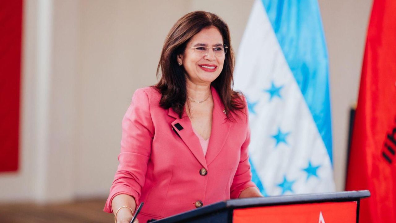 Rixi Moncada confirma su salida del Ministerio de Defensa este 28 de mayo