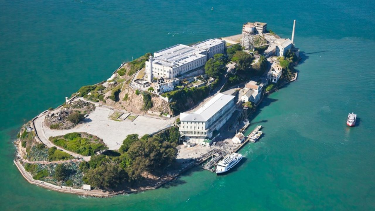Trump ordena reabrir cárcel Alcatraz para encerrar a criminales más violentos