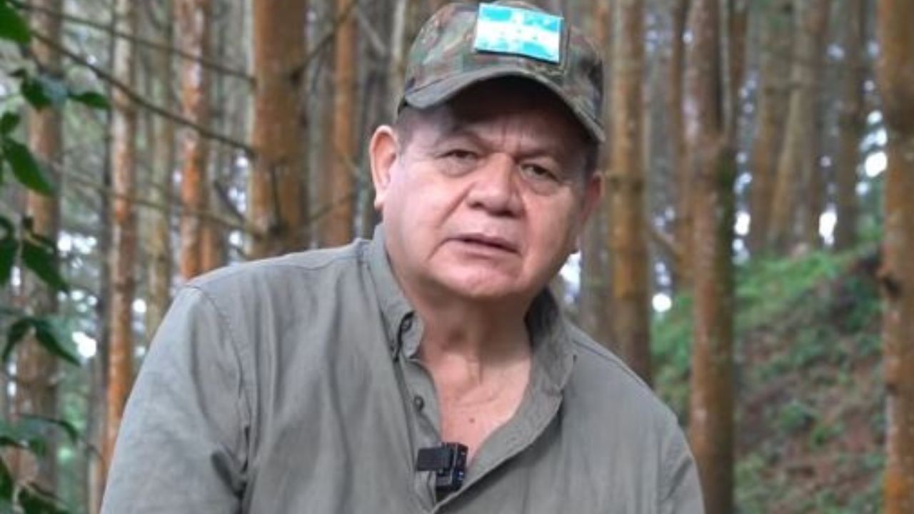 Romeo Vásquez lanza desafío al gobierno en respuesta a la alerta migratoria