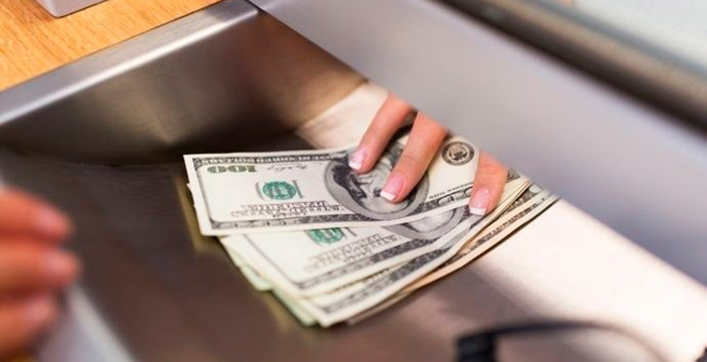 Dinero en una caja de banco