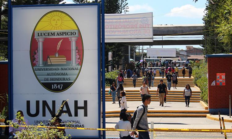Estudiantes dentro de la UNAH