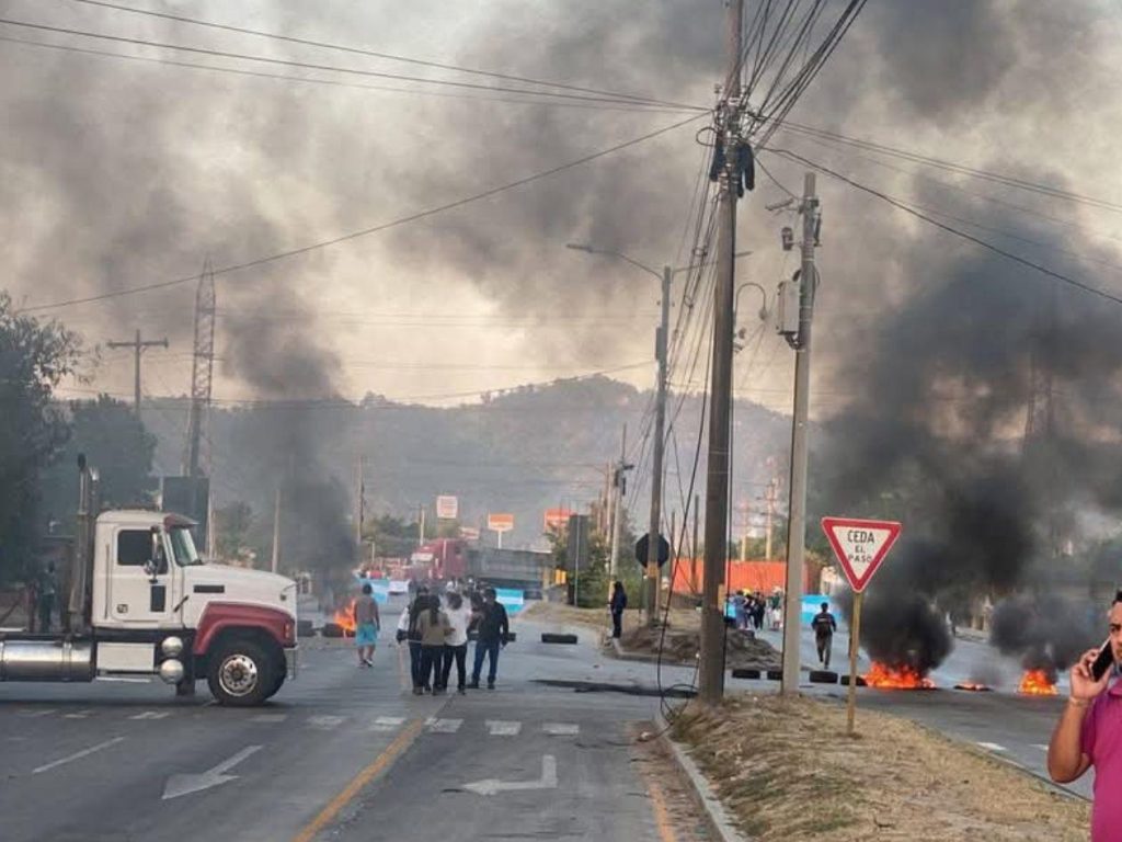 Manifestantes en una toma