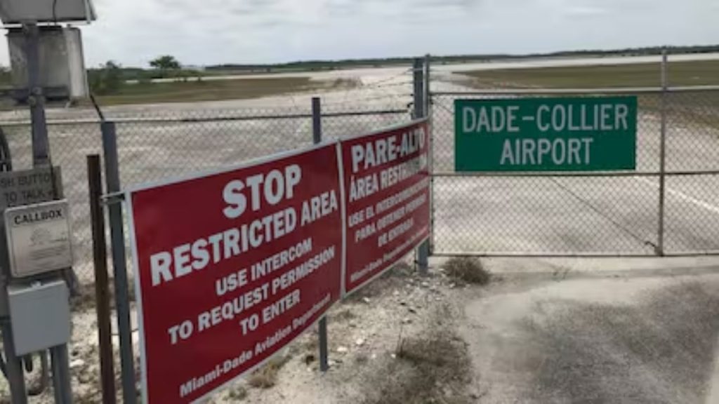 Entrada a eródromo abandonado en Florida.