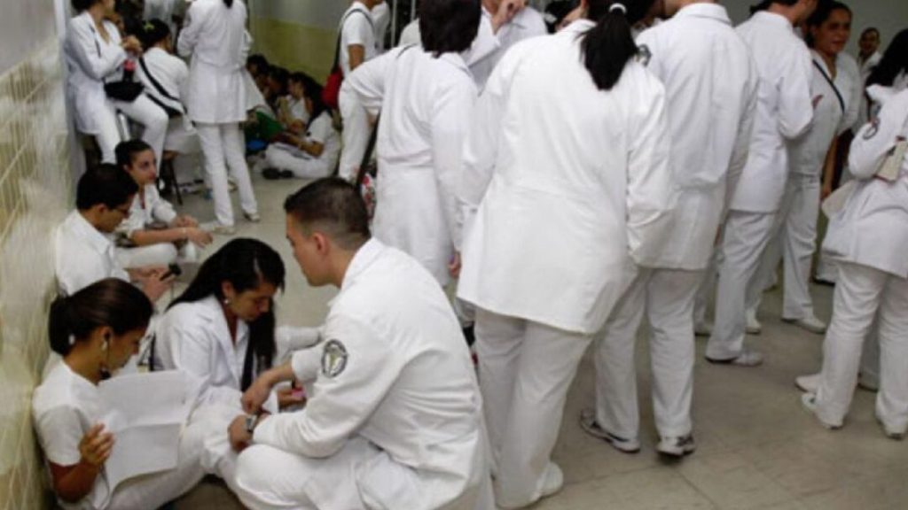 Médicos en un lugar