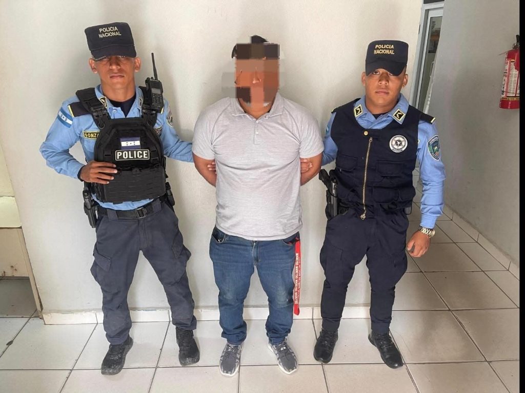 Hombre detenido por maltratar a su hijastro.