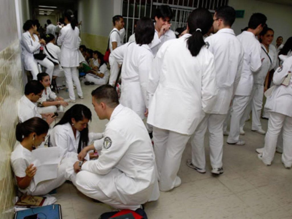 Médicos en un lugar