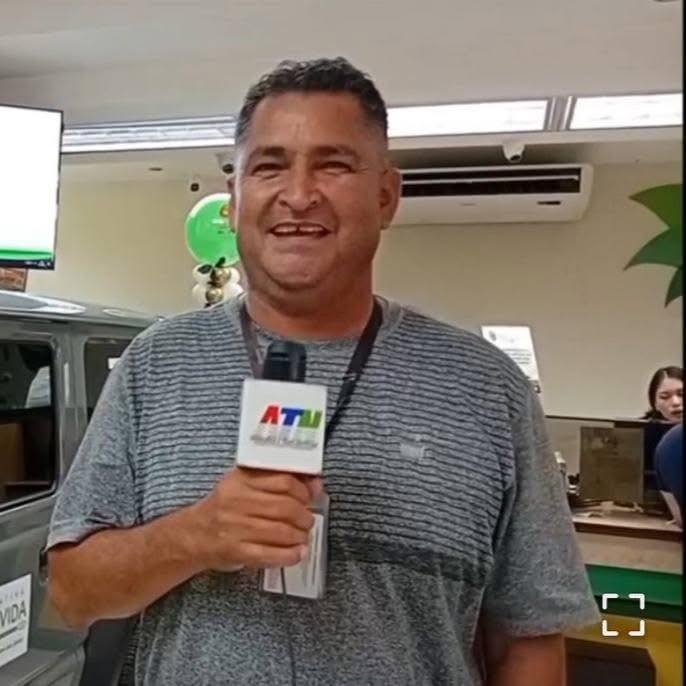 Foto en vida de periodista salvadoreño Javier Hércules.