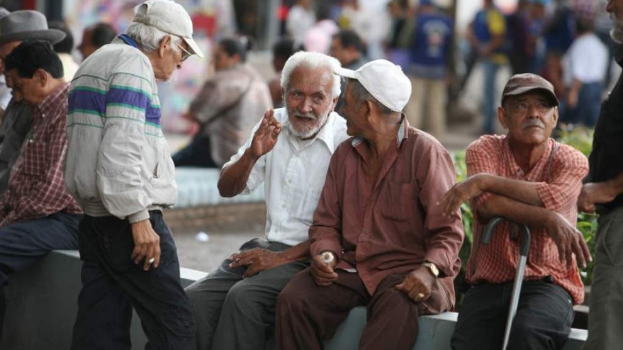 Editorial HRN: Desamparo social, pobreza y adultos mayores