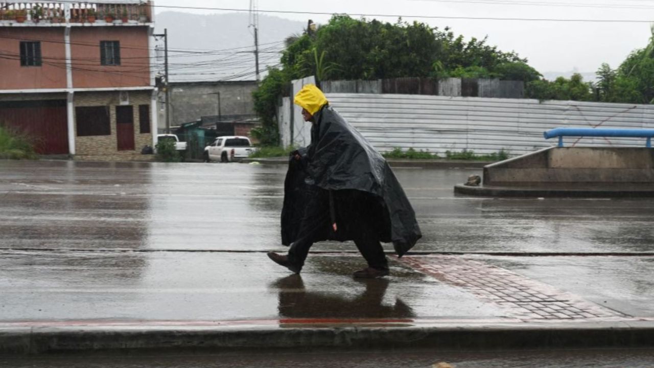 Emiten alerta verde en estos seis departamentos de Honduras por onda tropical