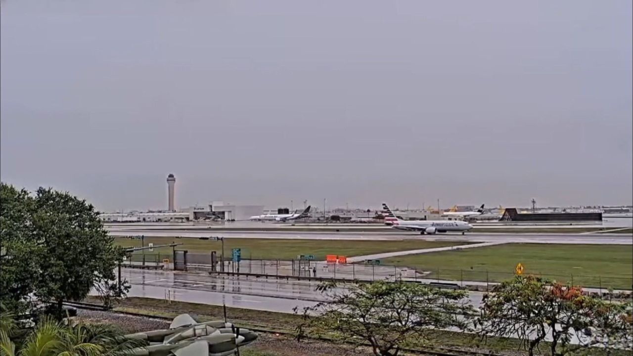 Avión que venía de Miami a Palmerola fue alcanzado por rayo en pleno vuelo