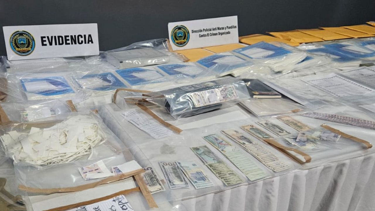 ¿Cómo operaba red de fabricación de billetes falsos de dólares y lempiras?