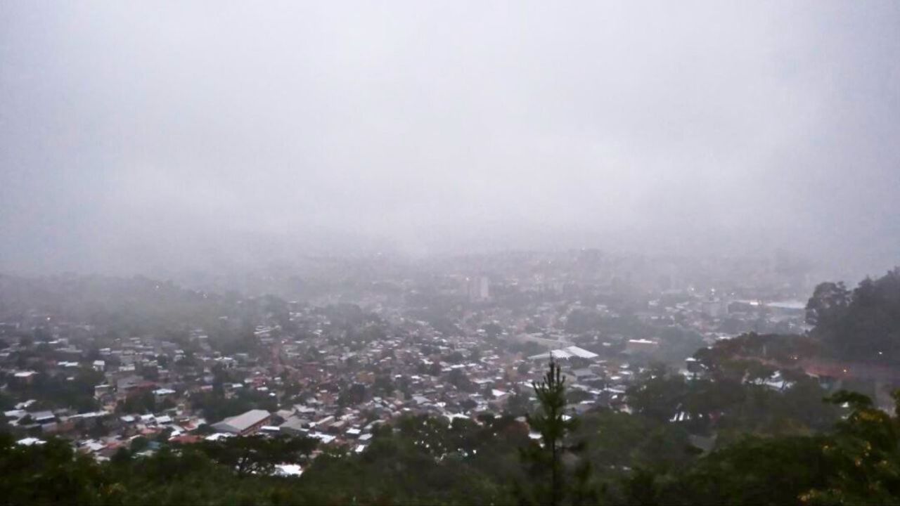 Honduras tendrá hoy lluvias eléctricas intensas y descenso en las temperaturas