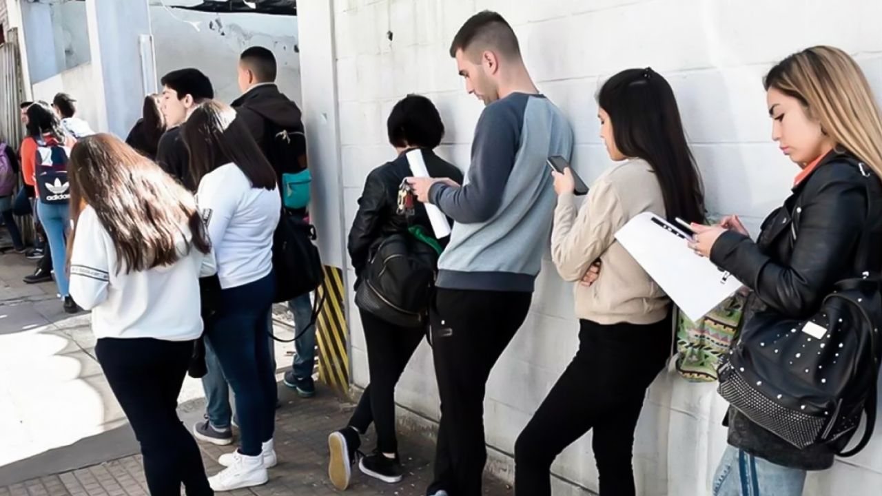 Editorial HRN: Jóvenes desalentados y en el olvido