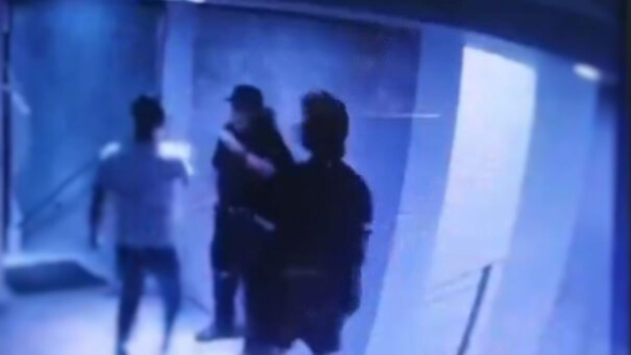 Captan brutal golpiza a guardia por pedir que se anotaran en libro de registro