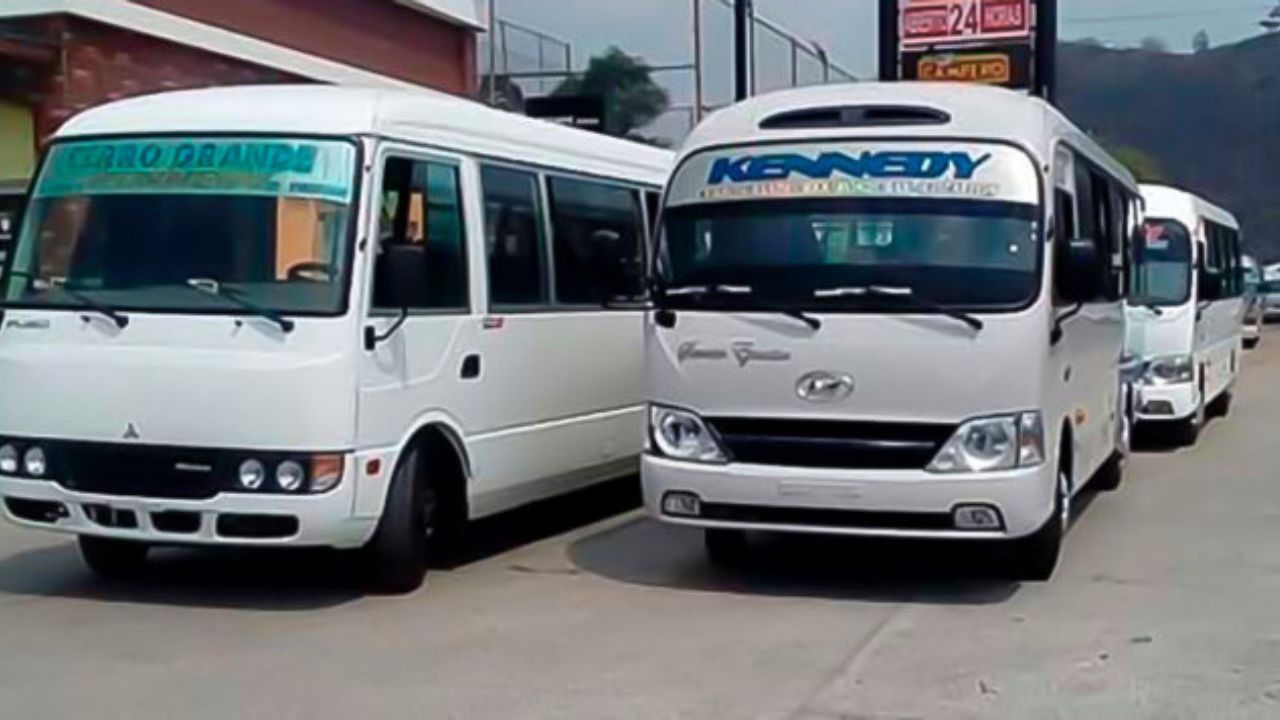 ¿Cómo operaba comerciante que obligaba a pasajeros de buses a transferirle dinero?