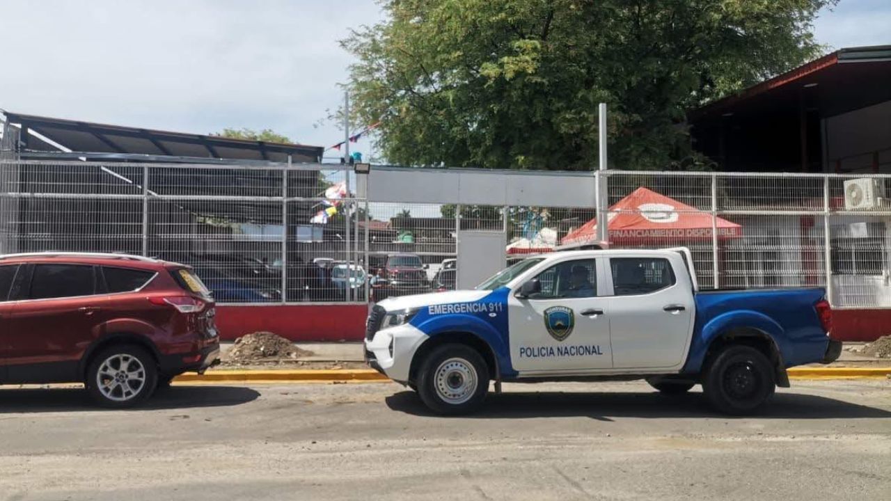 Imagen de Captan a sicarios vestidos de médicos cuando matan a guardia en autolote de SPS