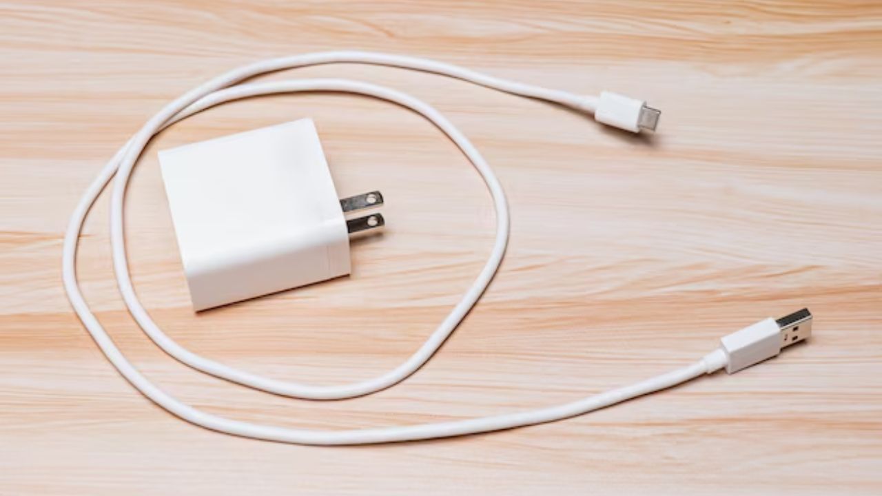 Imagen de Joven se introduce cable USB en partes íntimas 'por placer' y termina operado