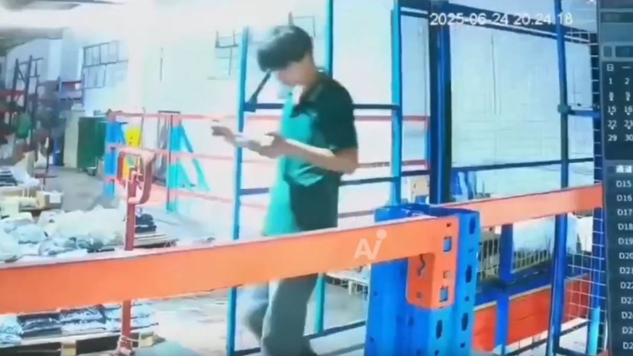 Graban muerte de joven que cayó al vacío de ascensor por ir con el celular