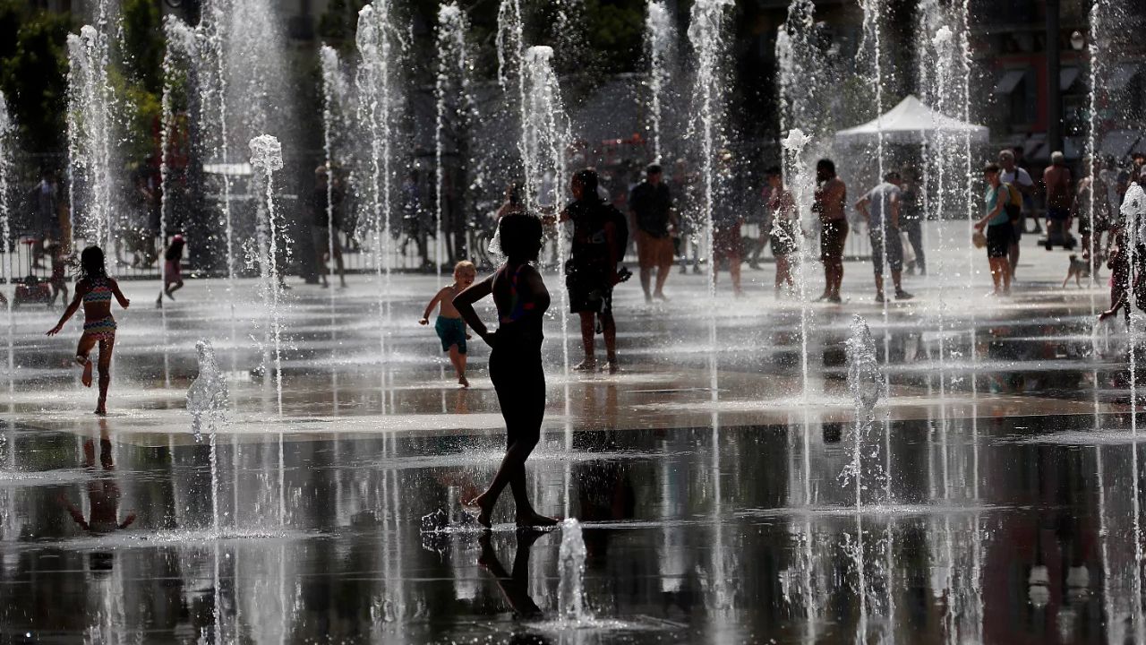 La ola de calor se prolonga en el sur de Europa, instan a protegerse