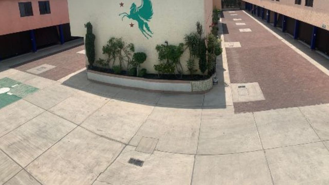 Captan a pareja lanzando cadáver envuelto, luego se escondieron en motel