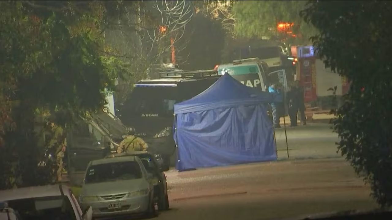 Policía mató a pareja de ex esposa, tomó una rehén para evitar captura