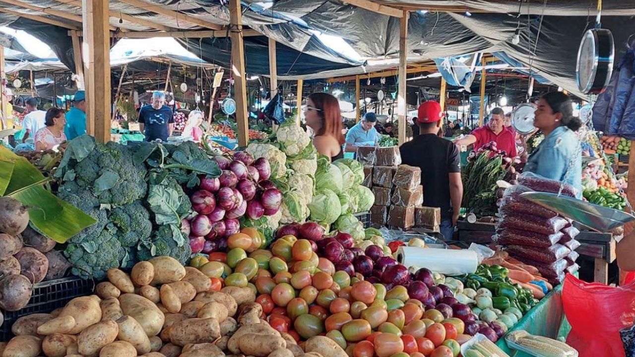 Incrementan precios de estos productos en feria de la capital