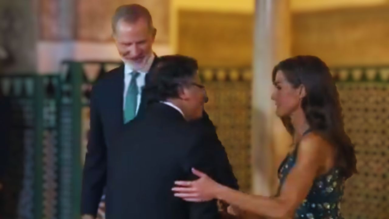 Exponen momento en que Reina Letizia rechazó beso de saludo de Gustavo Petro