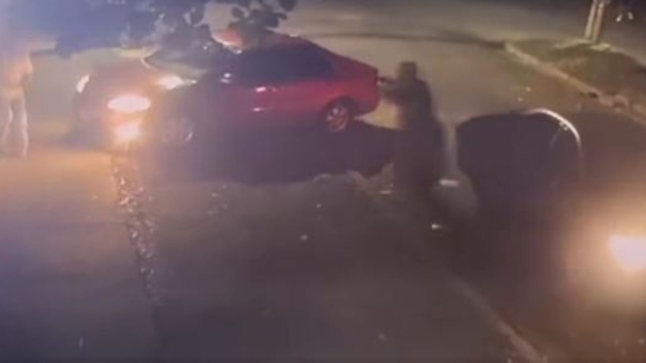 VIDEO: Encañonan a hombre que abría su portón y le roban su carro en Tegucigalpa