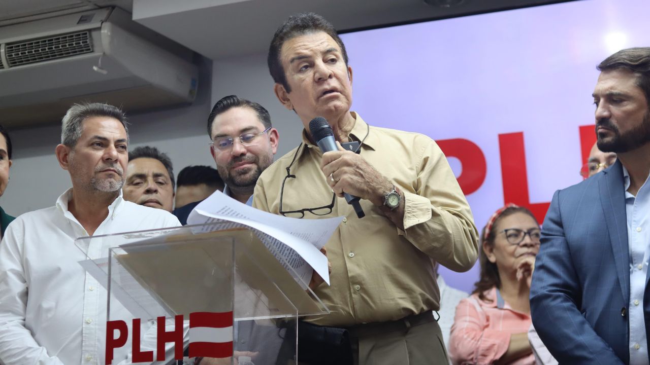 Salvador Nasralla denuncia que desde Libre intentan inhabilitar su candidatura