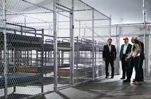 Trump en el centro de detención