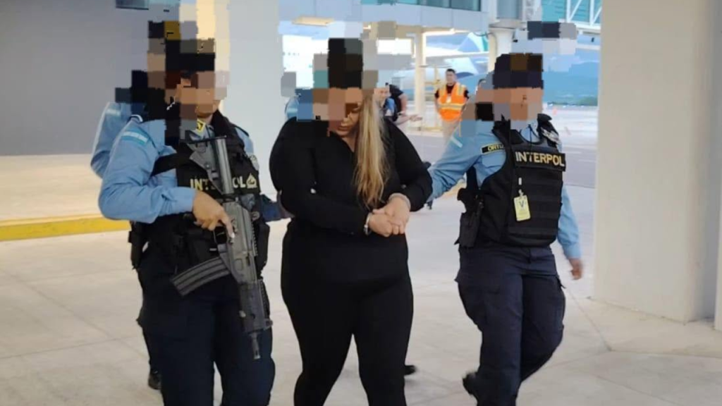 Hondureña detenida.